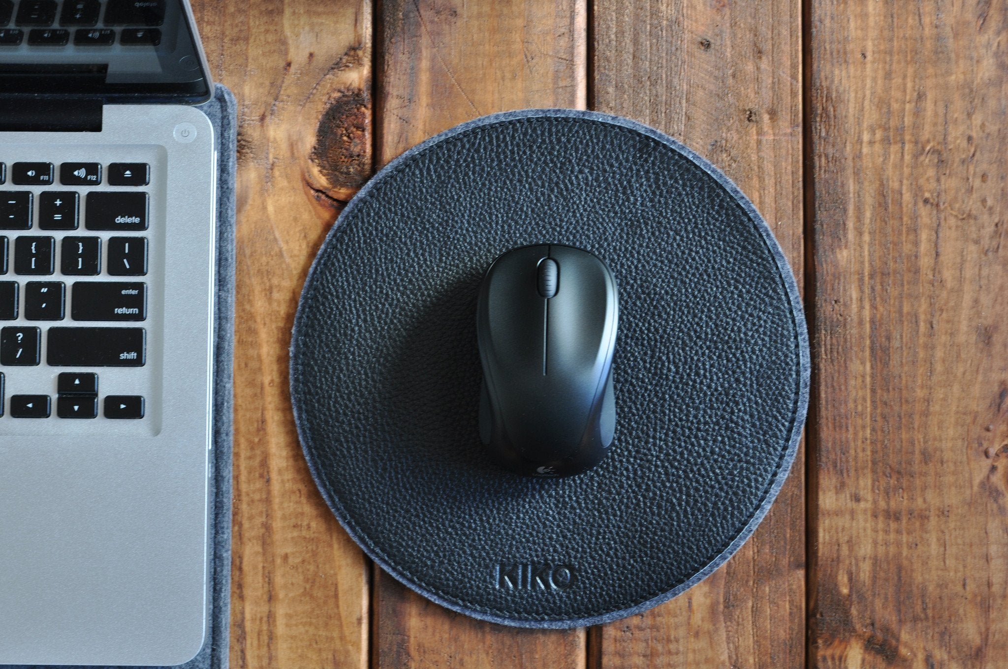 Leather & Wool Felt Circular Mouse Pad – 8.5" Tech Desk Pad