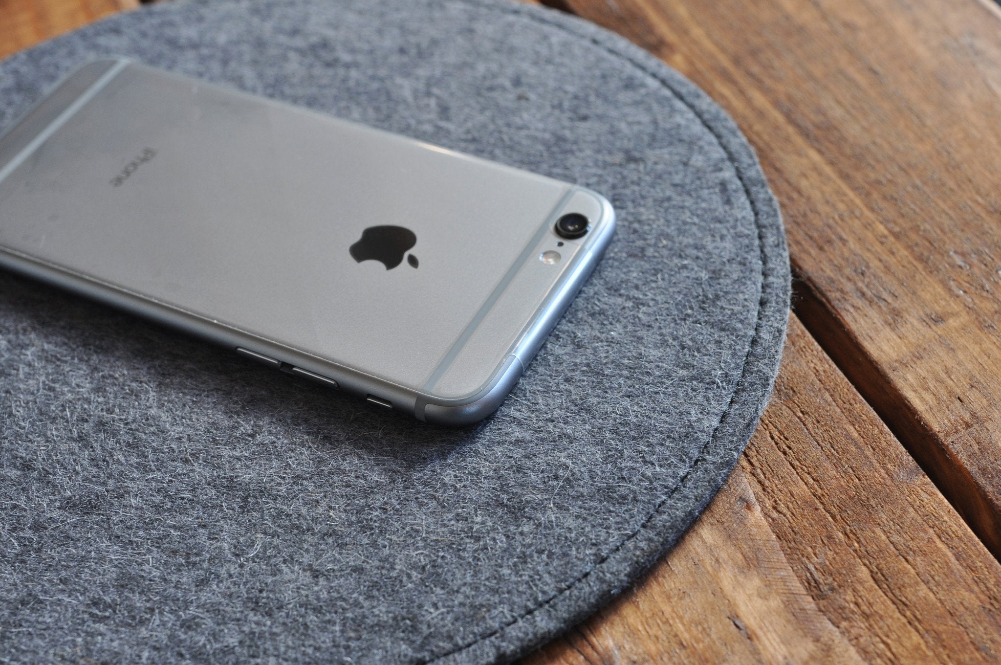 Leather & Wool Felt Circular Mouse Pad – 8.5" Tech Desk Pad