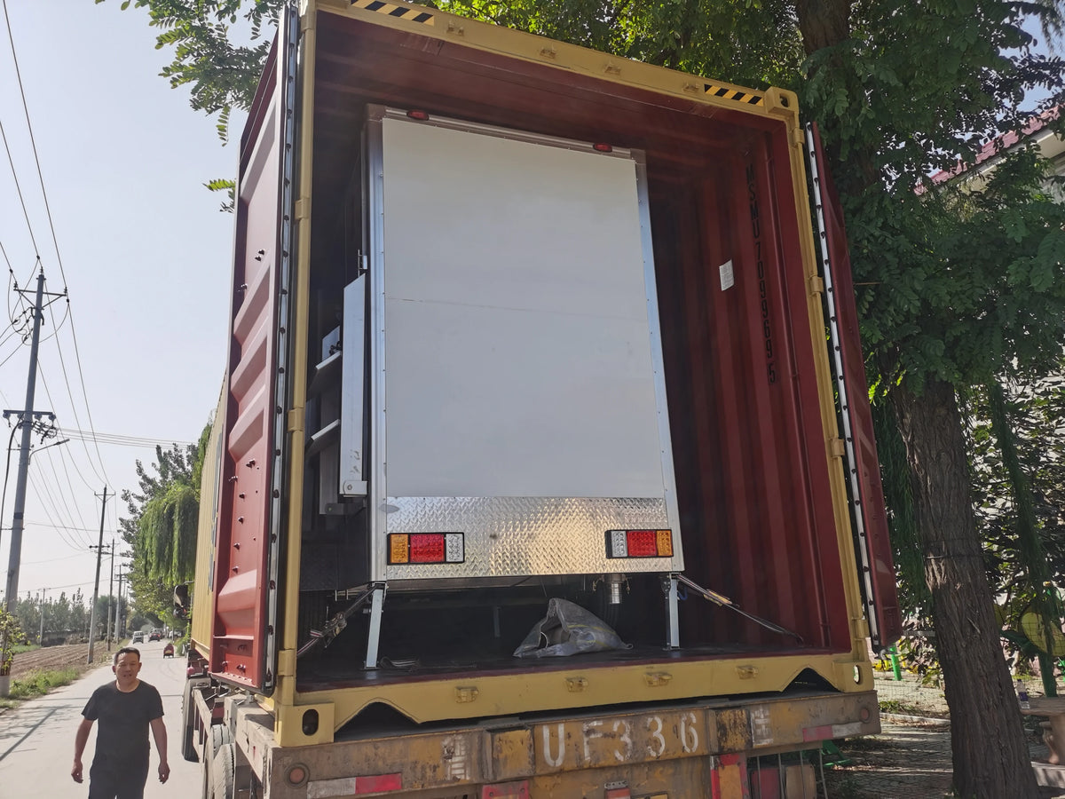 Hot Selling  Portable Toilet Trailer for Park Camping and Modern Design Outdoor Activities Mobile Toilet